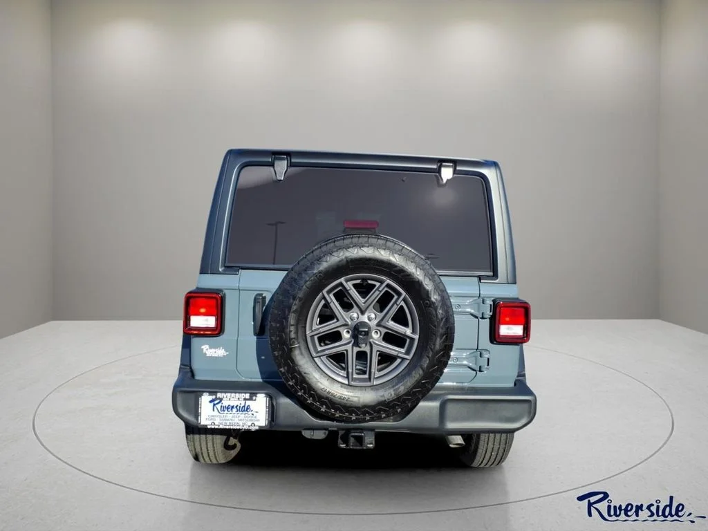 Used 2024 Gray Jeep Sport S image 3