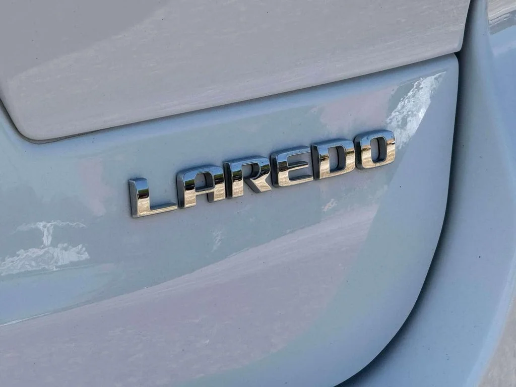 Used 2023 White Jeep Laredo image 10