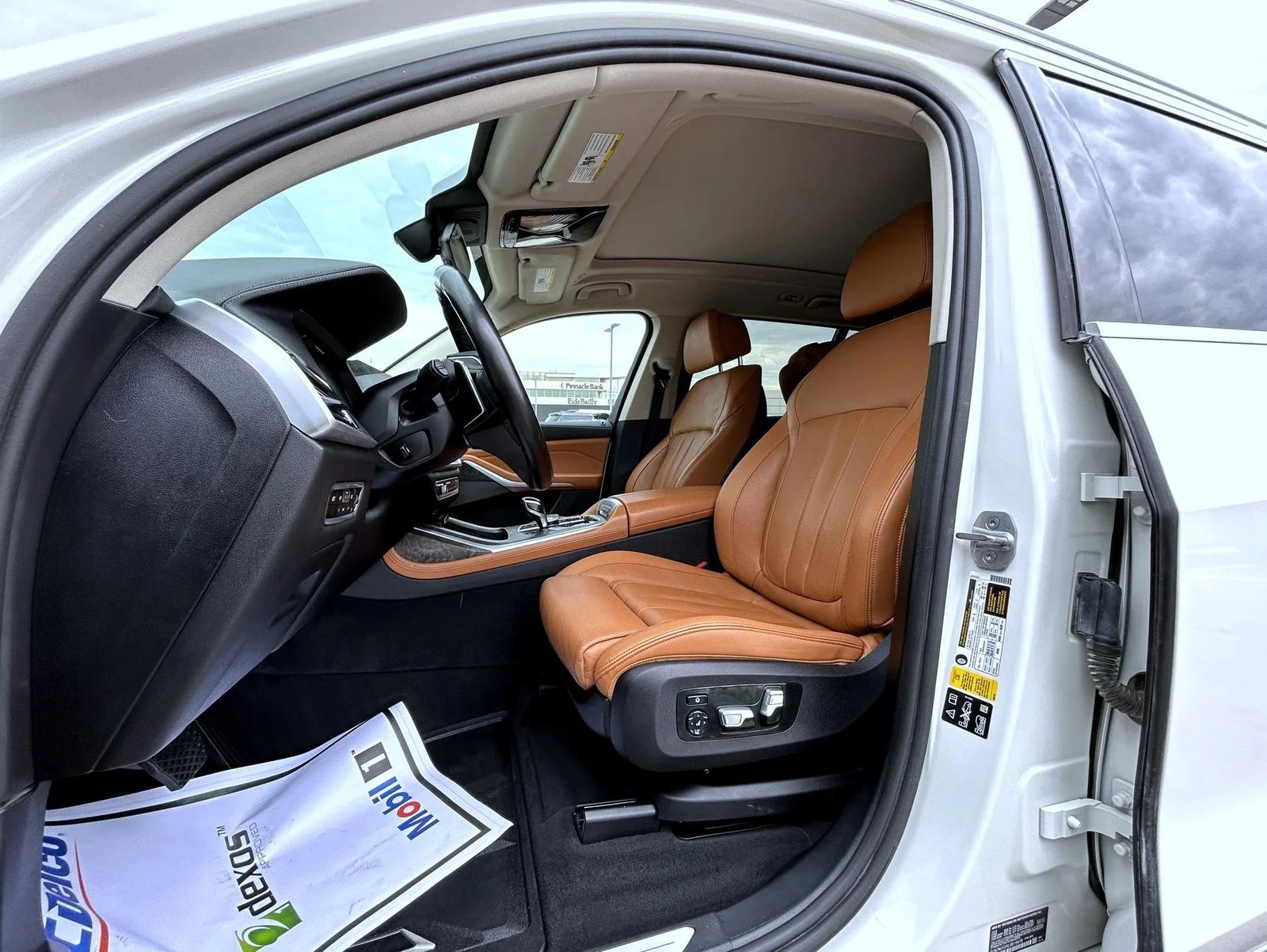Used 2020 White BMW xDrive40i image 10