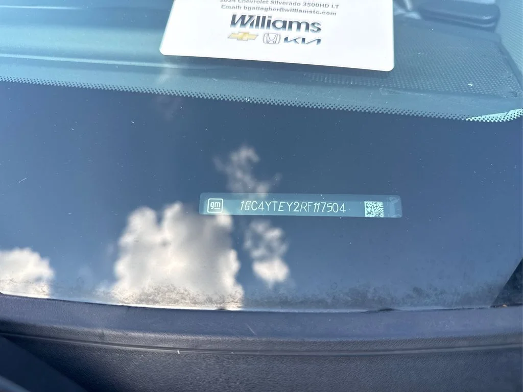 Used 2024 Summit White Chevrolet LT image 20
