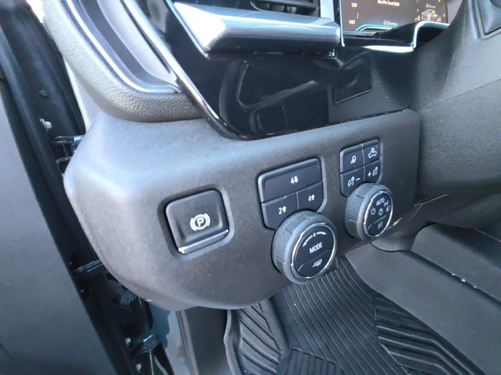 Used 2025 Cypress Gray Chevrolet LT image 32