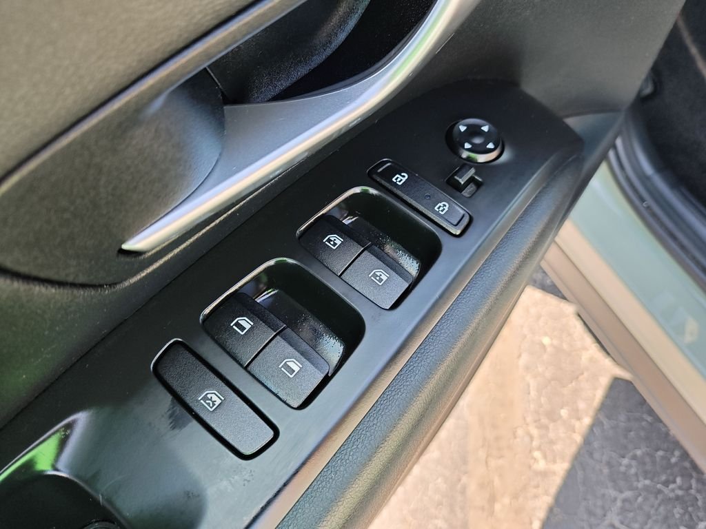 Used 2024 Green Hyundai SEL image 11