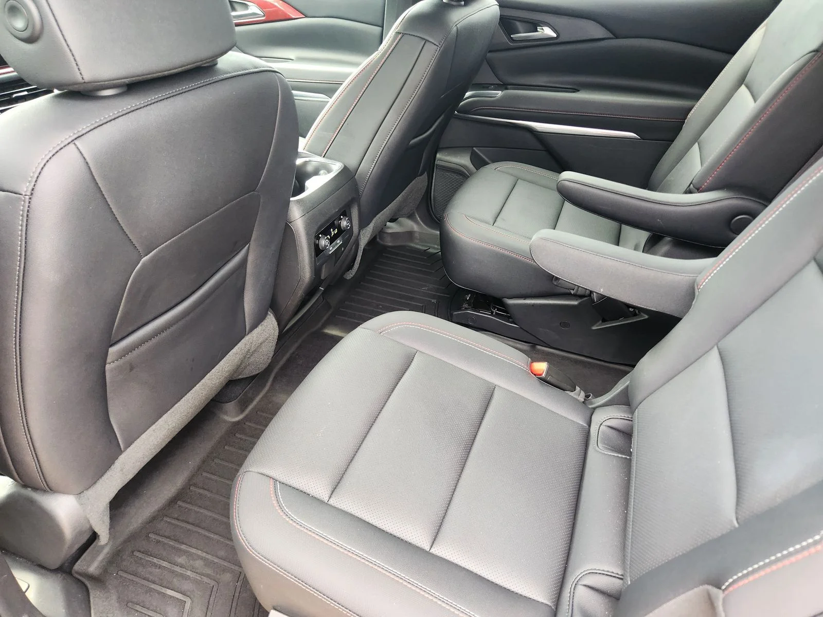 Used 2025 Gray Chevrolet Z71 image 29