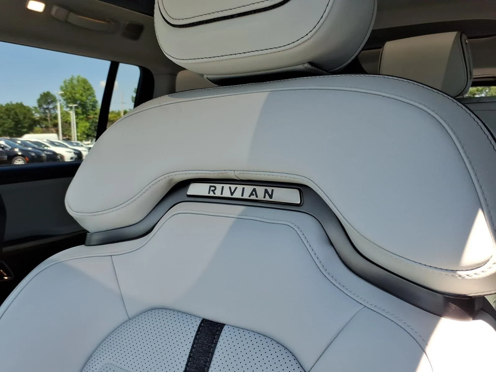 Used 2024  Rivian Adventure image 21