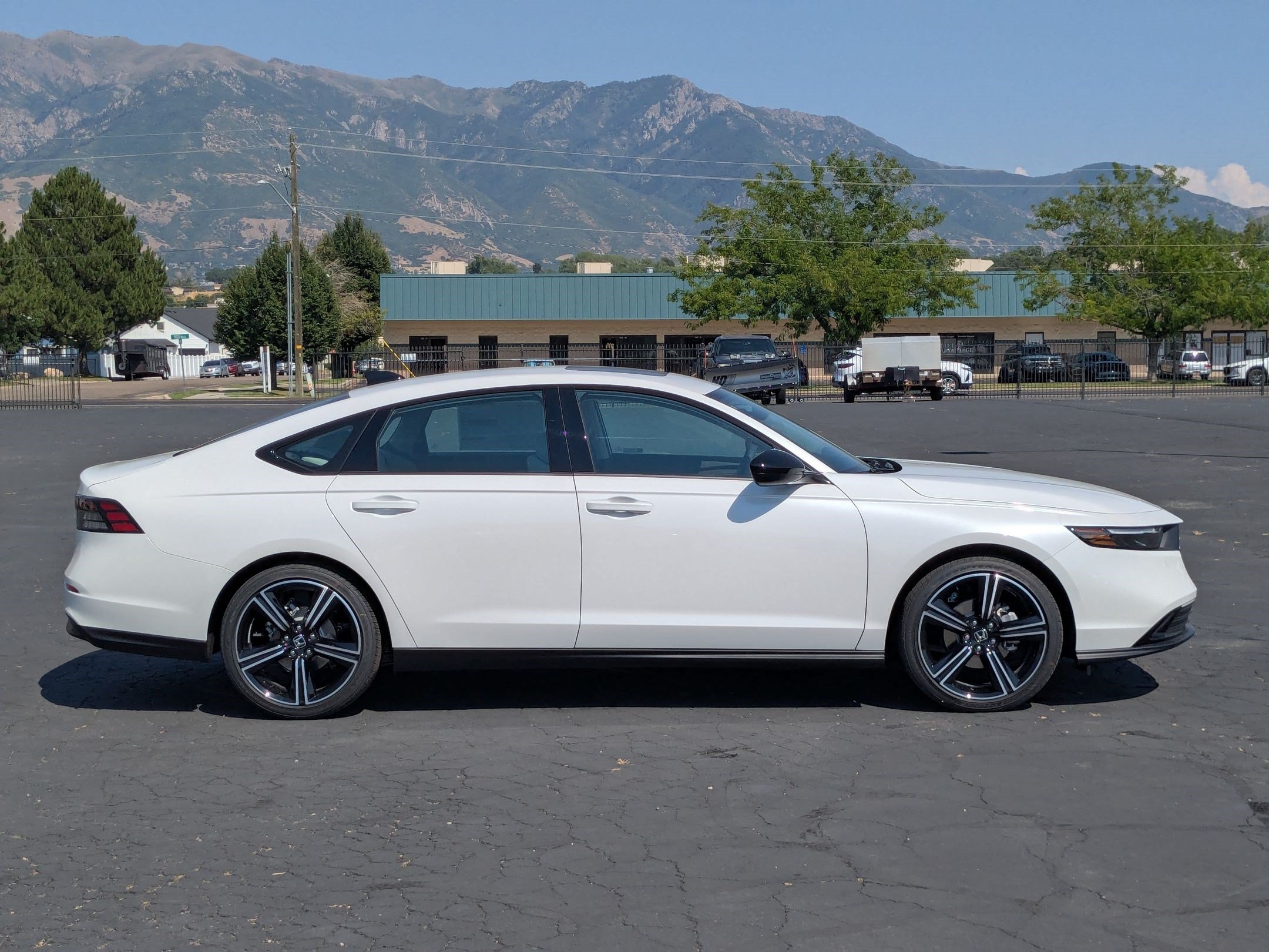New 2026 Platinum White Pearl Honda SE image 2