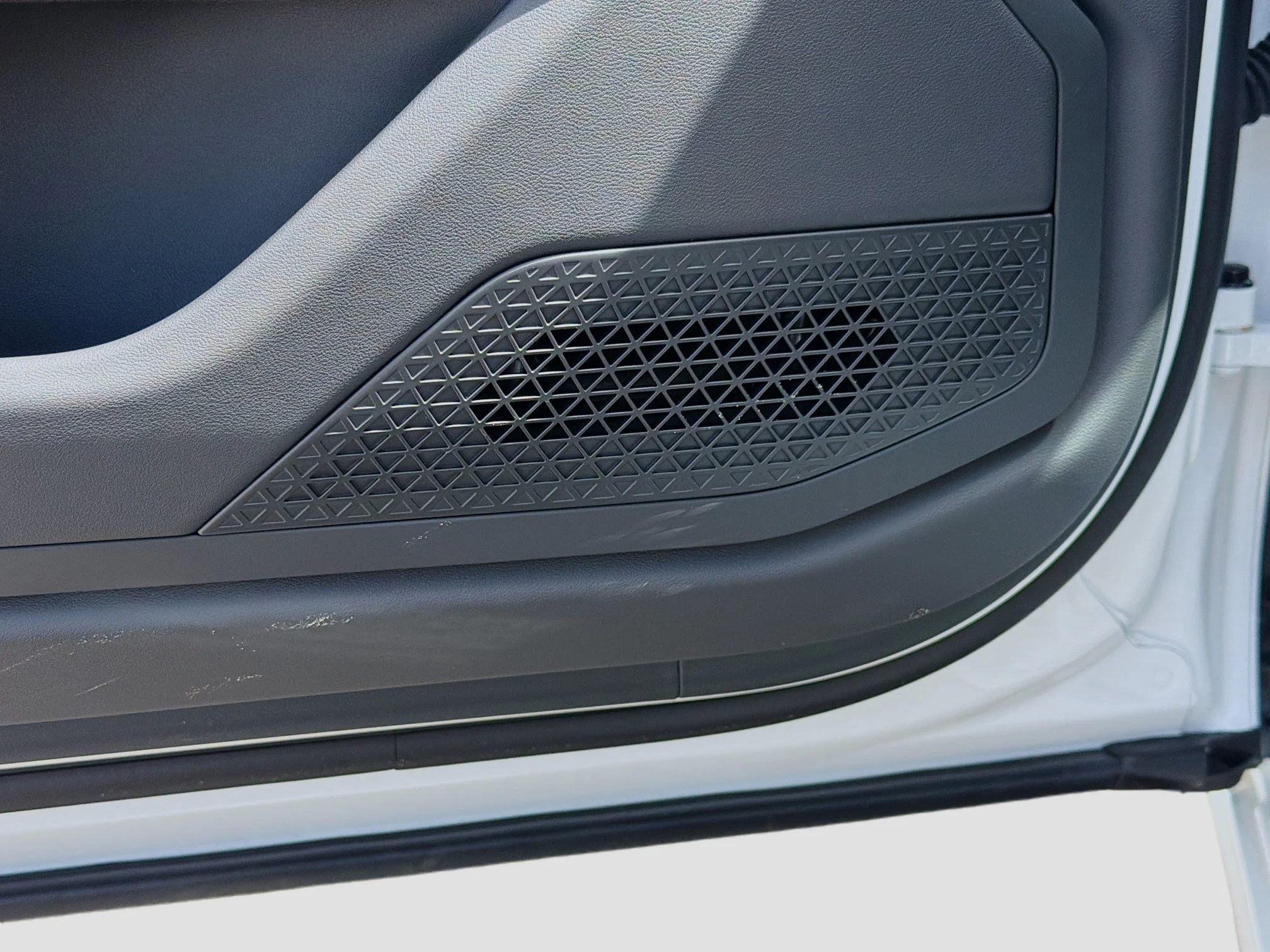 New 2026 Mineral White Metallic BMW 740i image 24