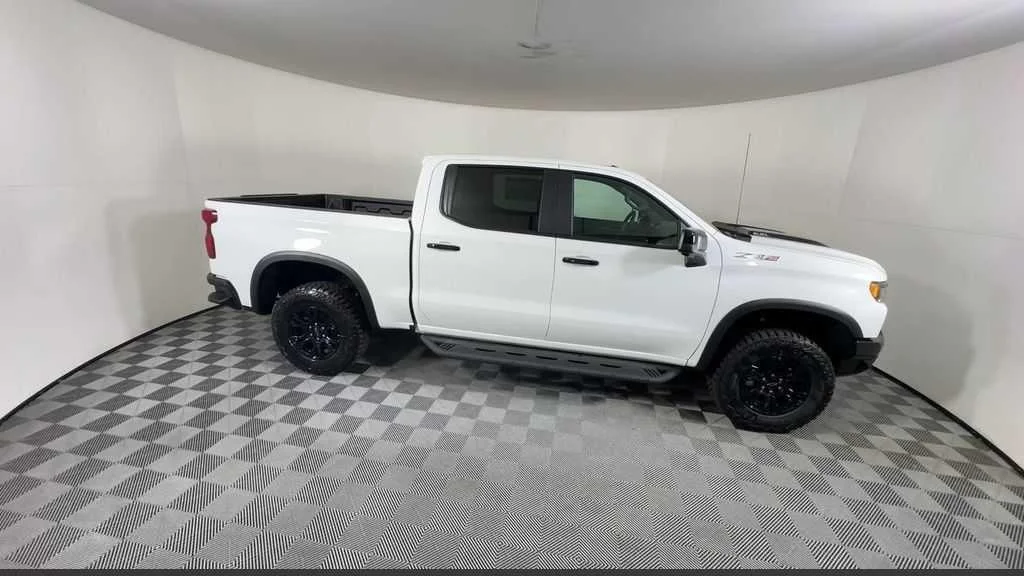 New 2026 Summit White Chevrolet ZR2 image 17