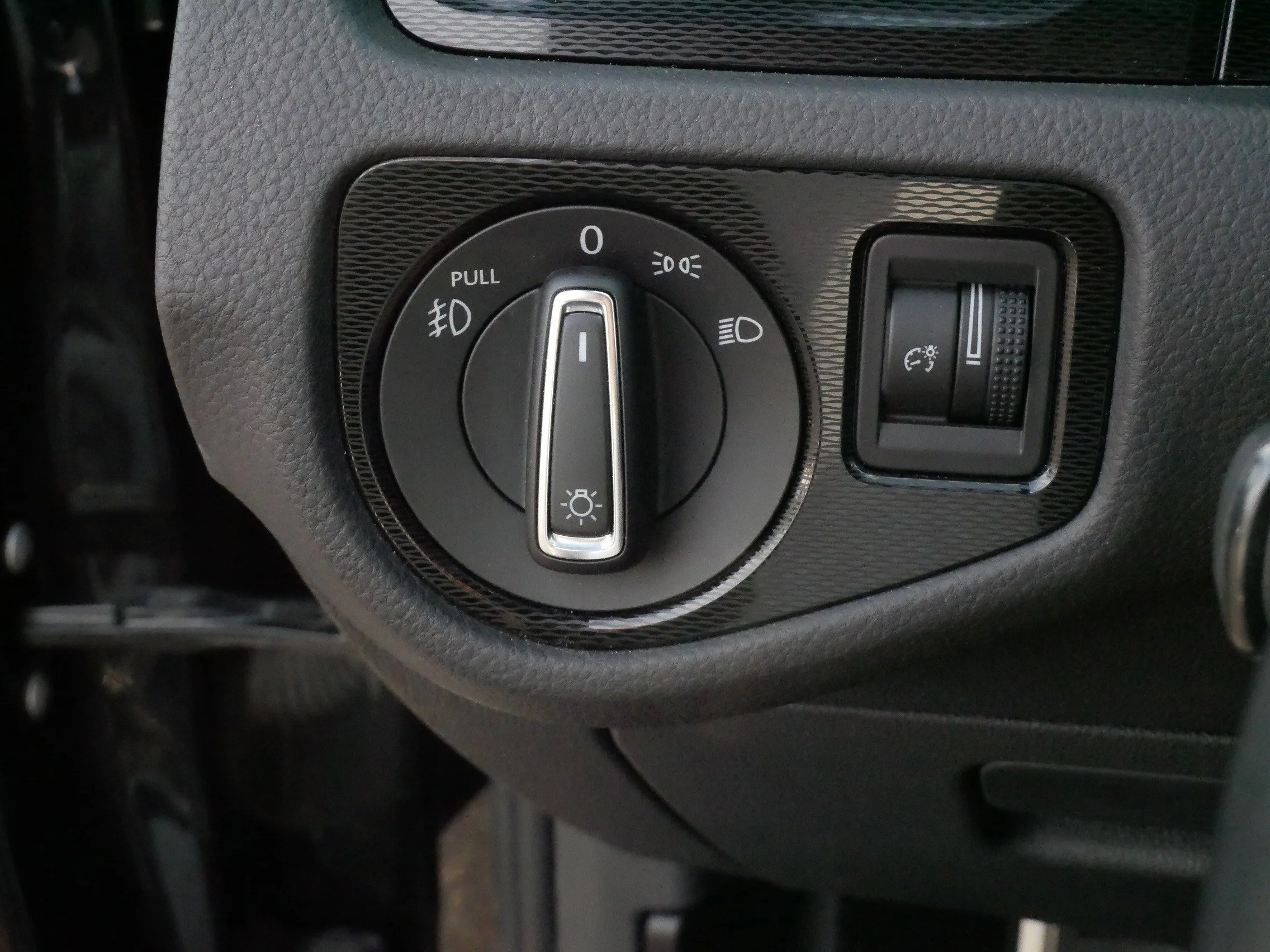 Used 2015 Deep Black Pearl Volkswagen S image 26