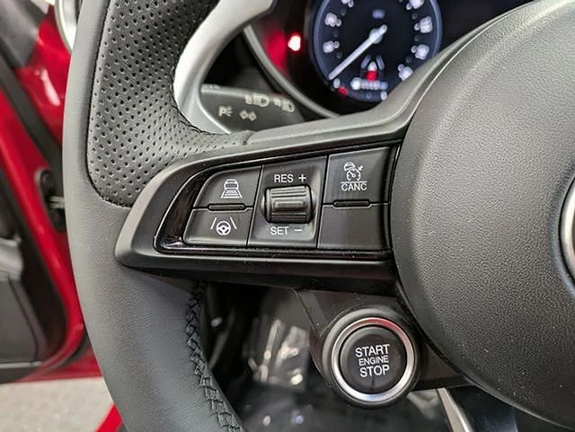 Used 2025  Alfa Romeo  image 19
