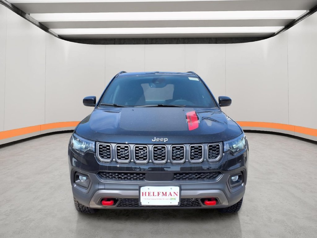 New 2026 Diamond Black Crystal Pearl-Coat Exterior Paint Jeep Trailhawk image 2