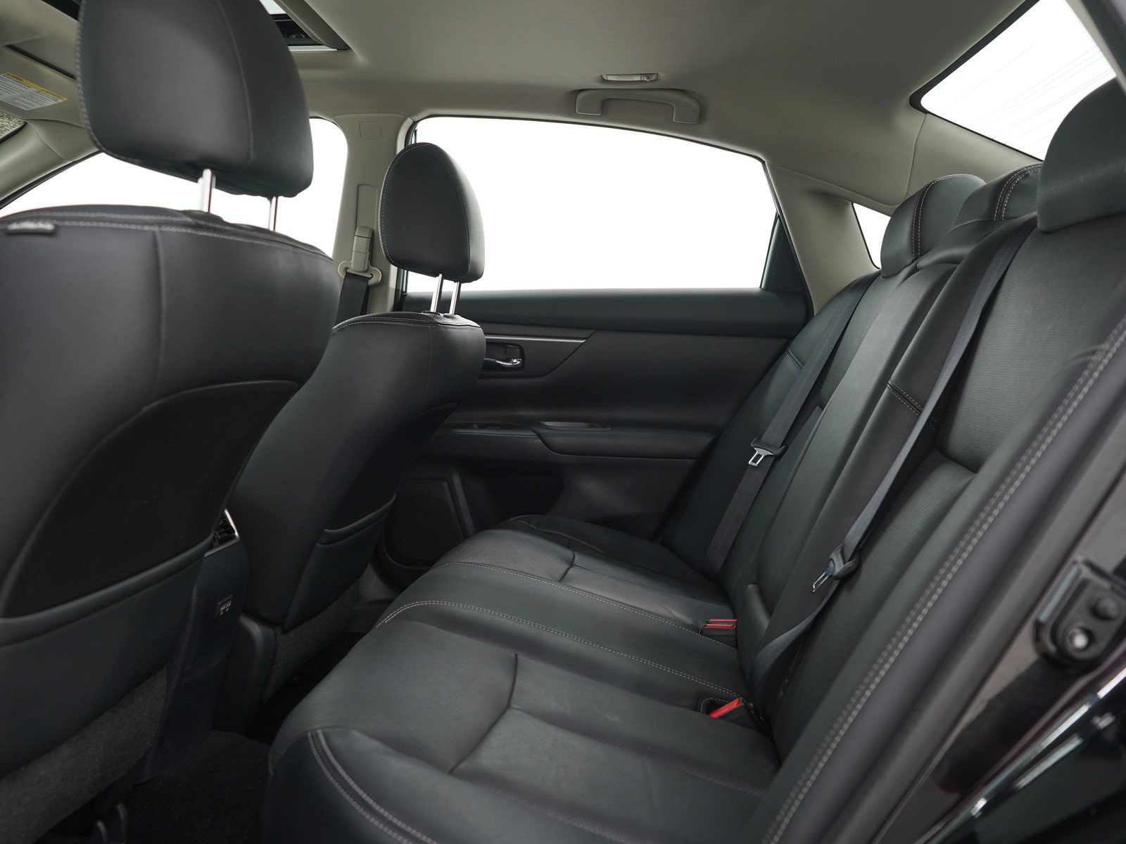 Used 2018 Super Black Clearcoat Nissan 2.5 SL Sedan image 16