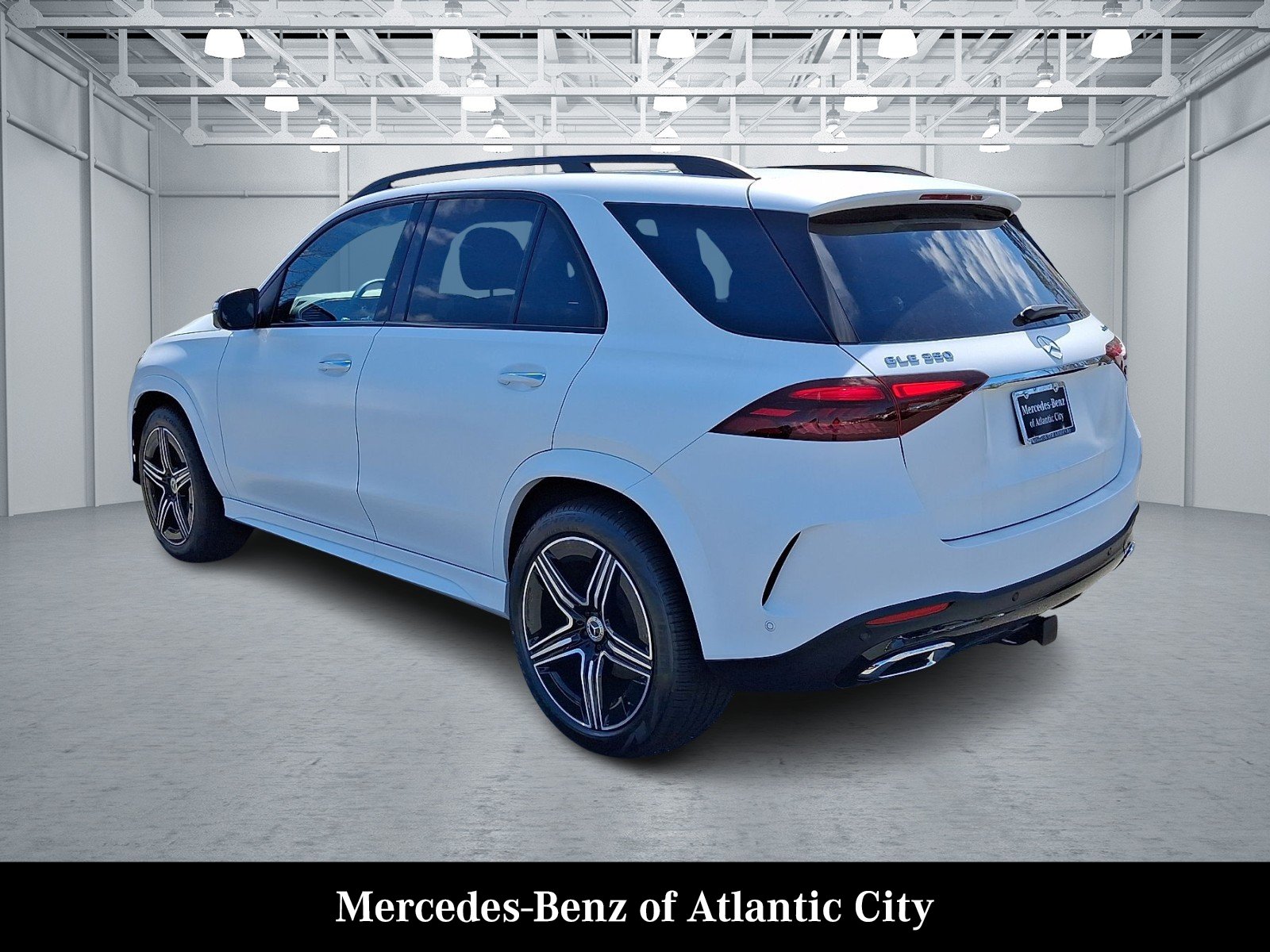 New 2026 MANUFAKTUR Moonlight White Magno Mercedes-Benz GLE 350 image 3