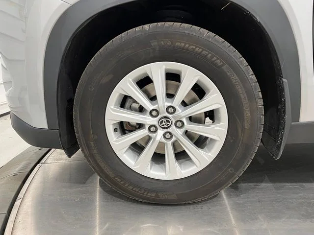 Used 2024 Silver Toyota XLE image 21