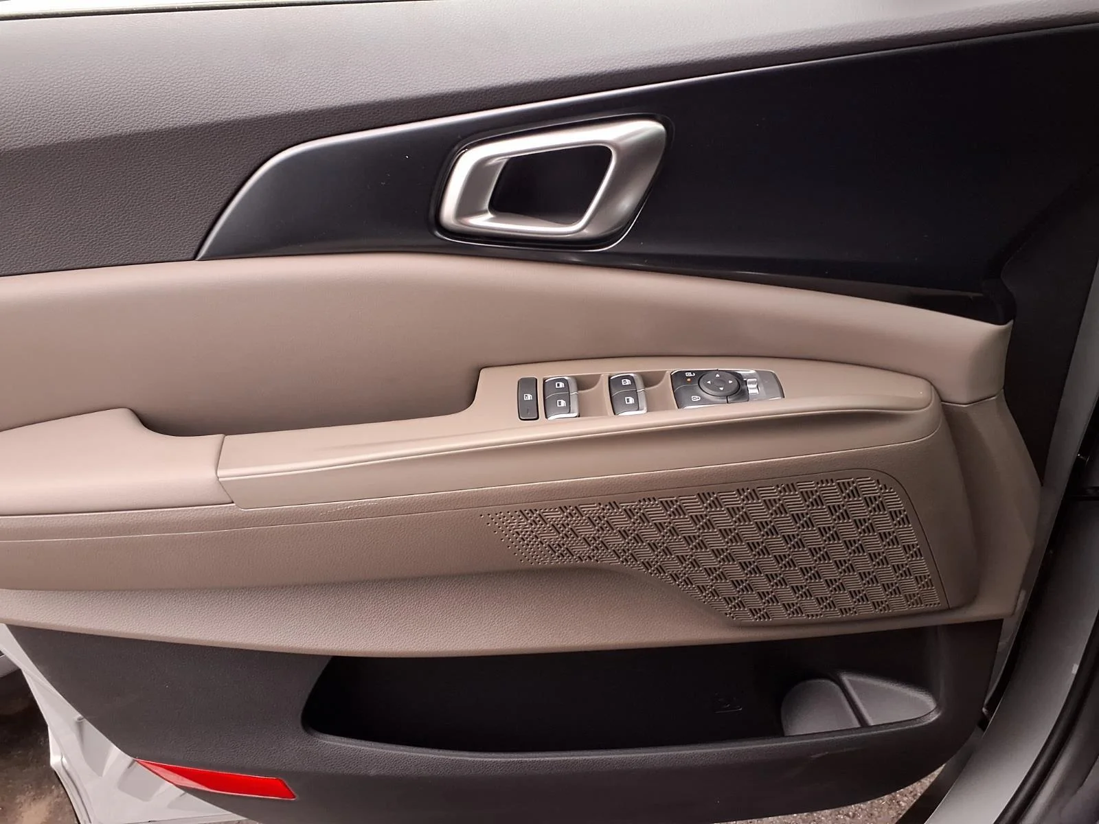 New 2027 Ceramic Silver Kia LX image 12