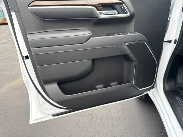 New 2026 Summit White GMC Elevation image 12