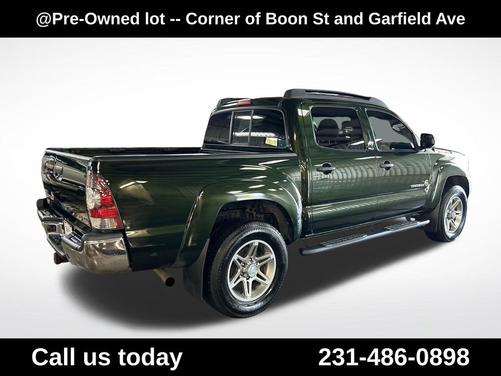 Used 2013 Green Toyota Base image 5