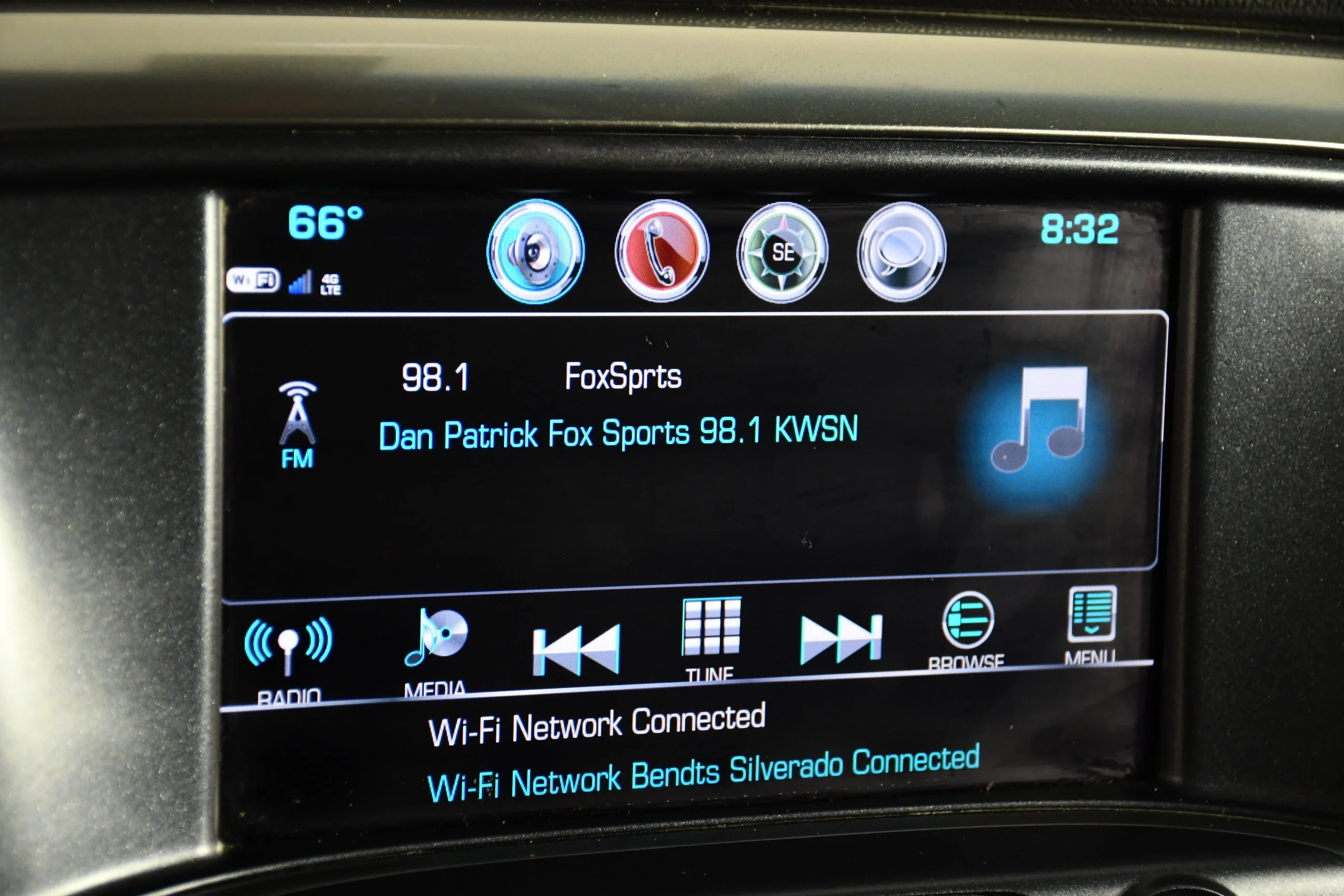 Used 2018 Deep Ocean Blue Metallic Chevrolet LT image 29