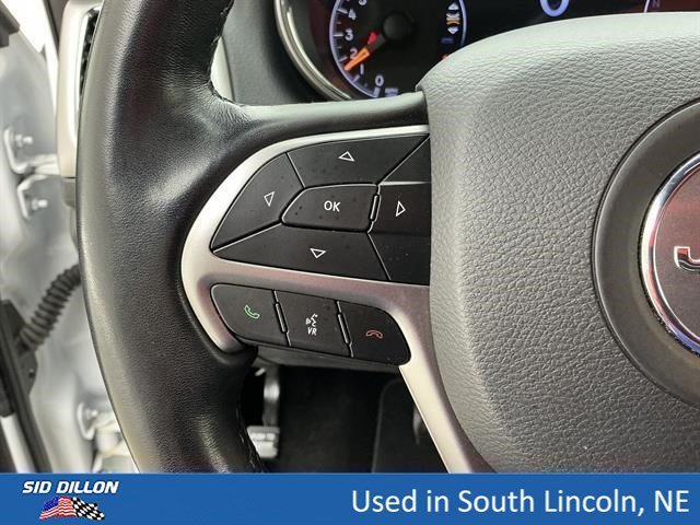 Used 2021 Bright White Clearcoat Jeep Laredo X image 9