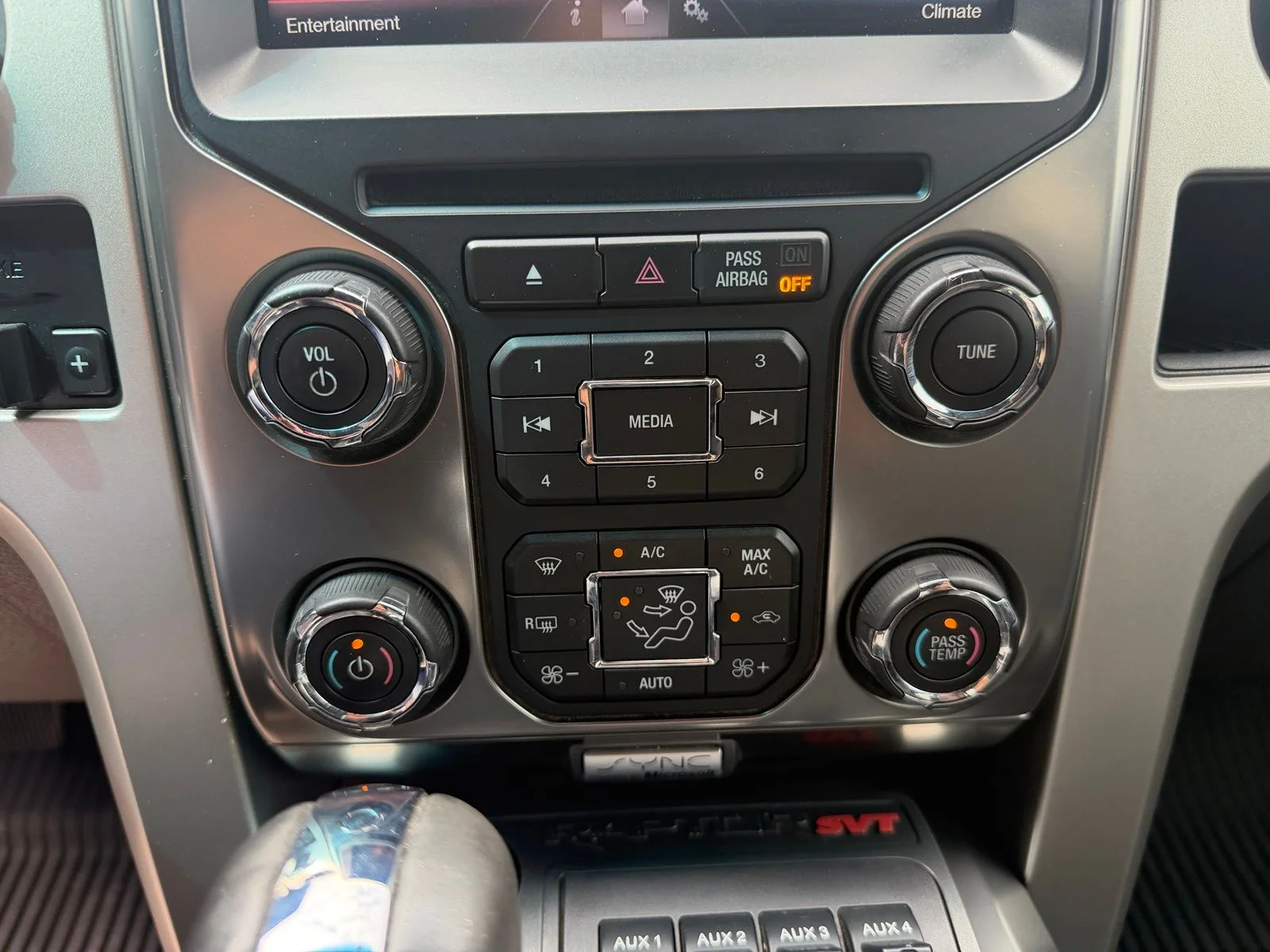 Used 2013 White Ford SVT Raptor image 21