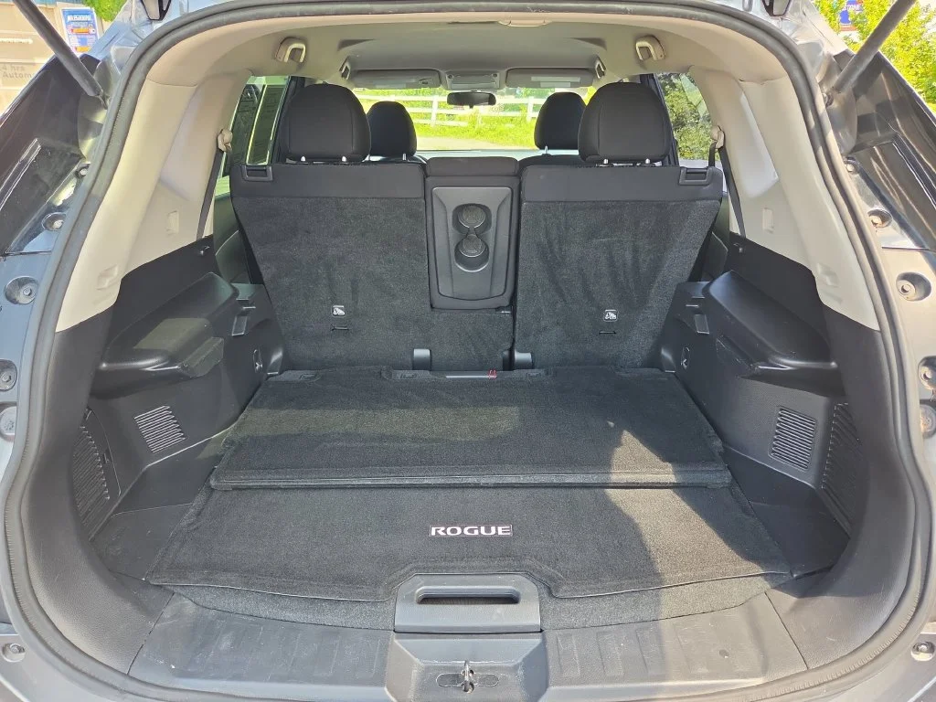 Used 2017 Gray Nissan S image 18