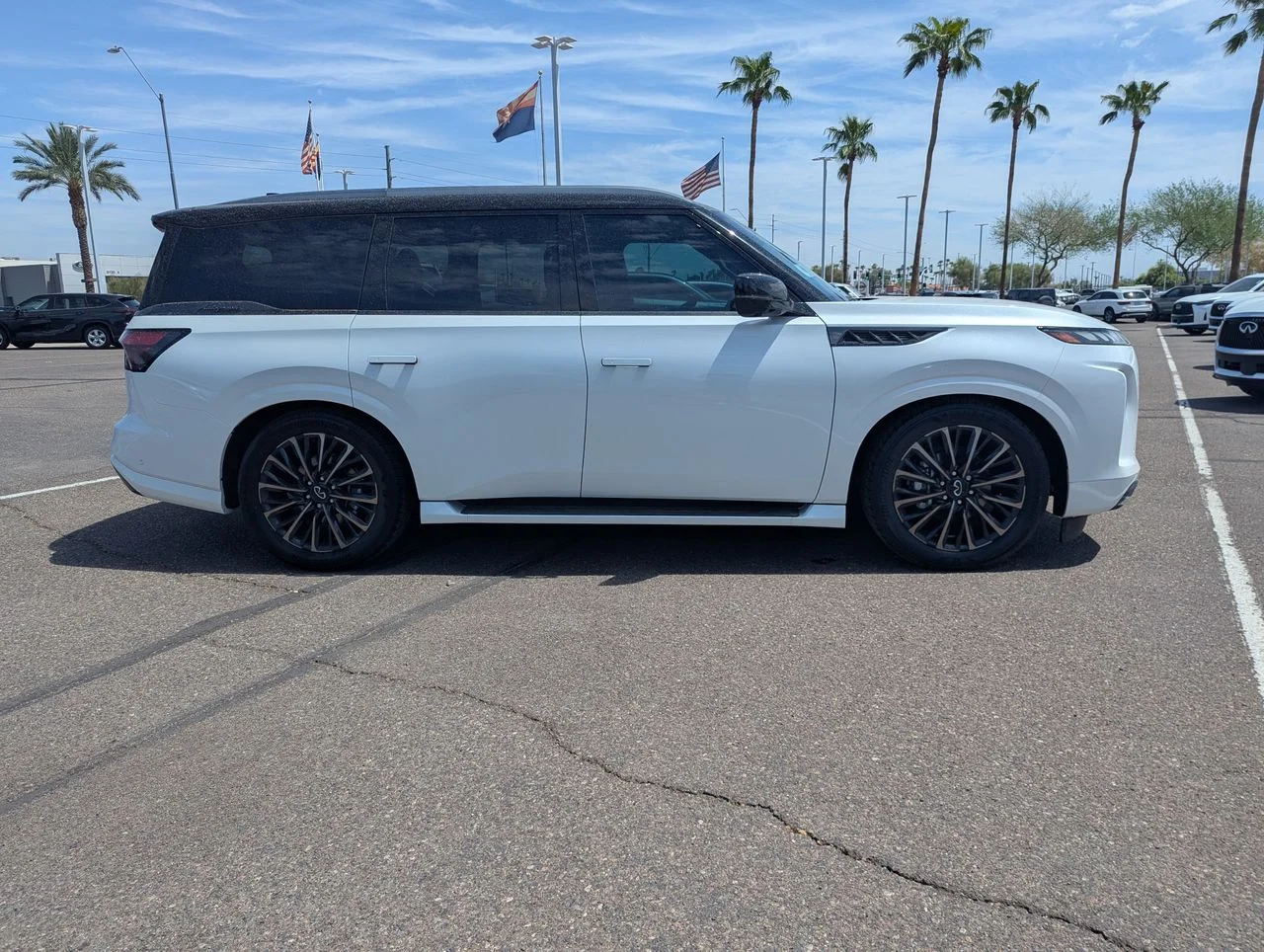 New 2027 2T RADIANT WHIT INFINITI Autograph 4WD image 6