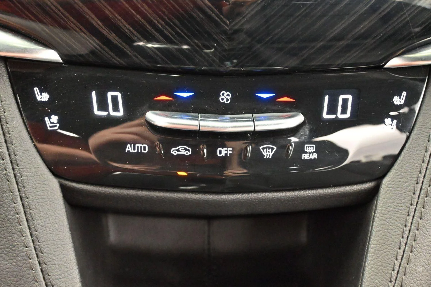 Used 2024 Argent Silver Metallic Cadillac Premium Luxury image 25