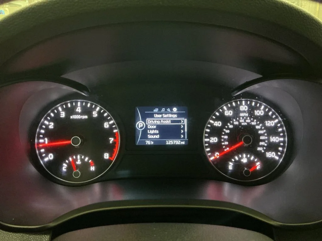 Used 2018 White Kia LX image 19