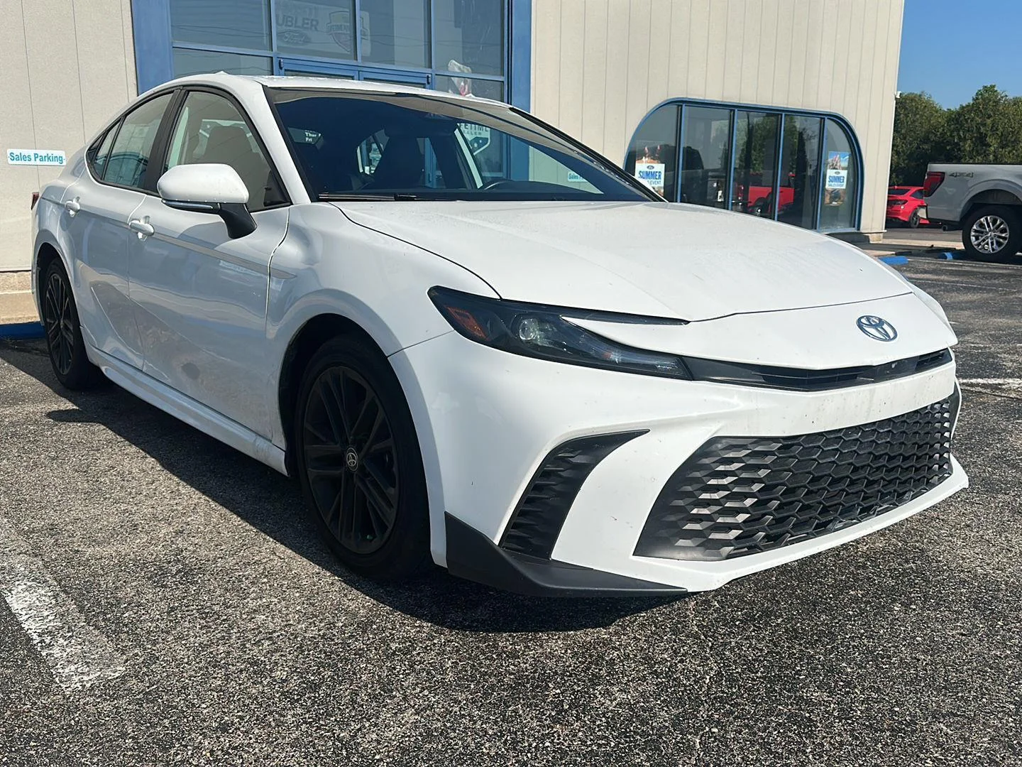 Used 2025 Ice Toyota XSE image 3