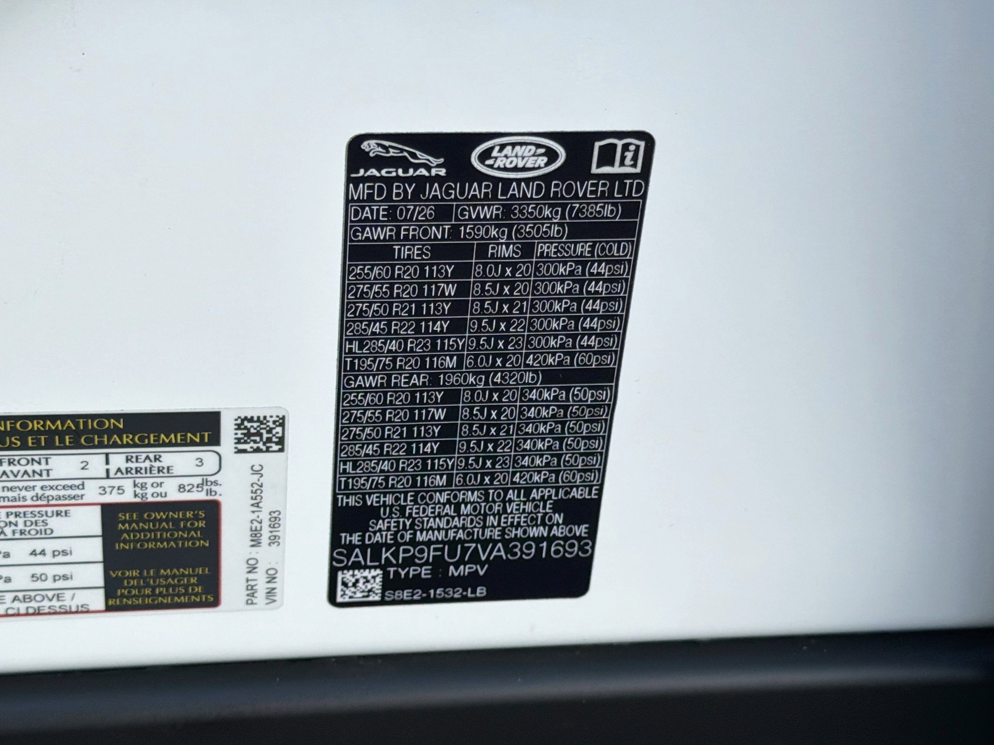 New 2027 Ostuni Pearl White LAND ROVER SE image 44