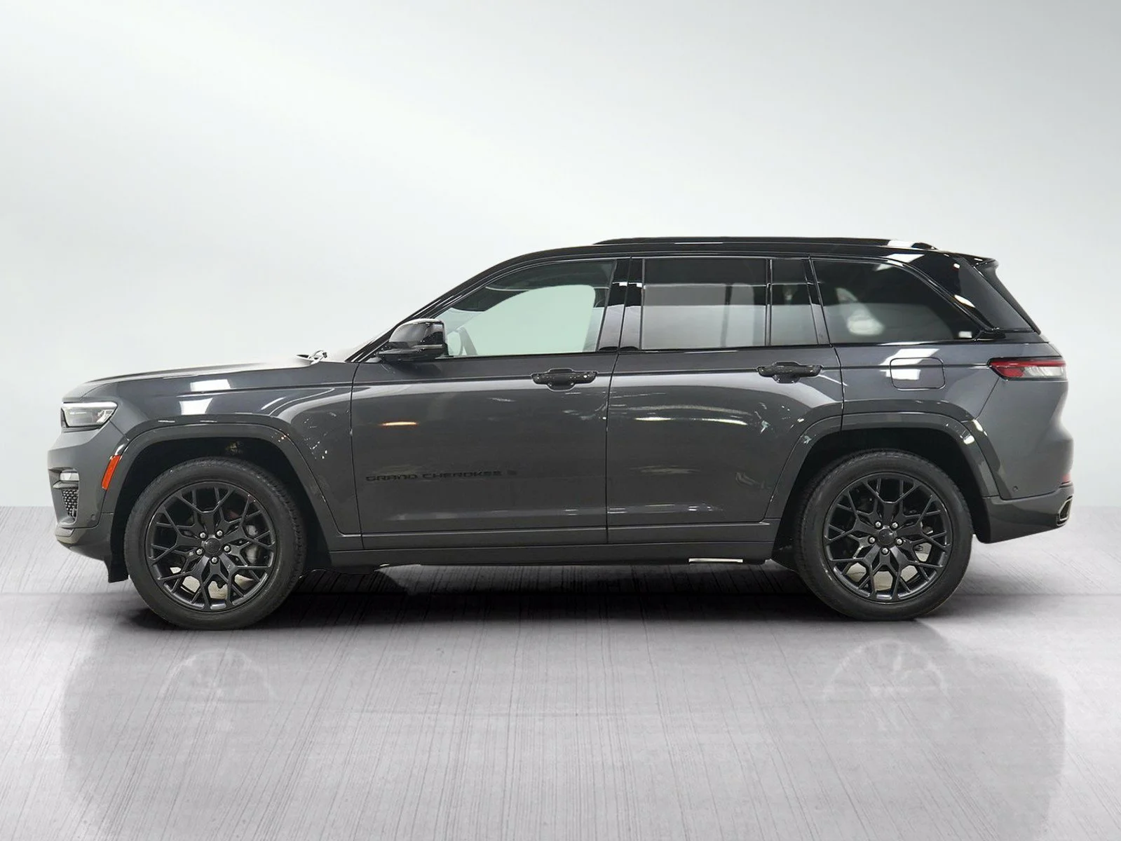 Used 2025 Jeep Grand Cherokee Summit Reserve with VIN 1C4RJHEG2S8751923 for sale in Hopkins, Minnesota