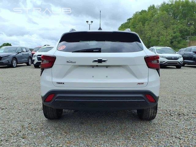 Used 2025 Summit White Chevrolet 2RS image 6