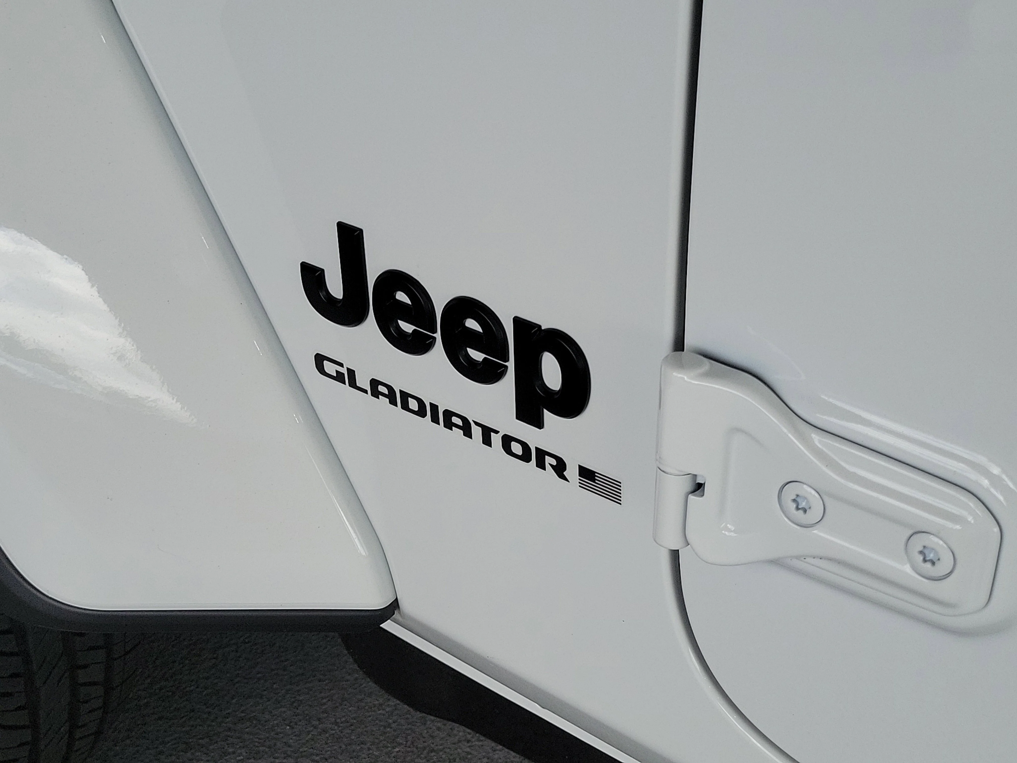 New 2026 Bright White Clear-Coat Exterior Paint Jeep Sahara image 5