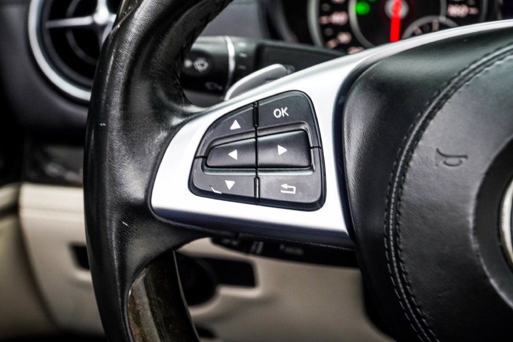 Used 2019 White Mercedes-Benz SL 550 image 34