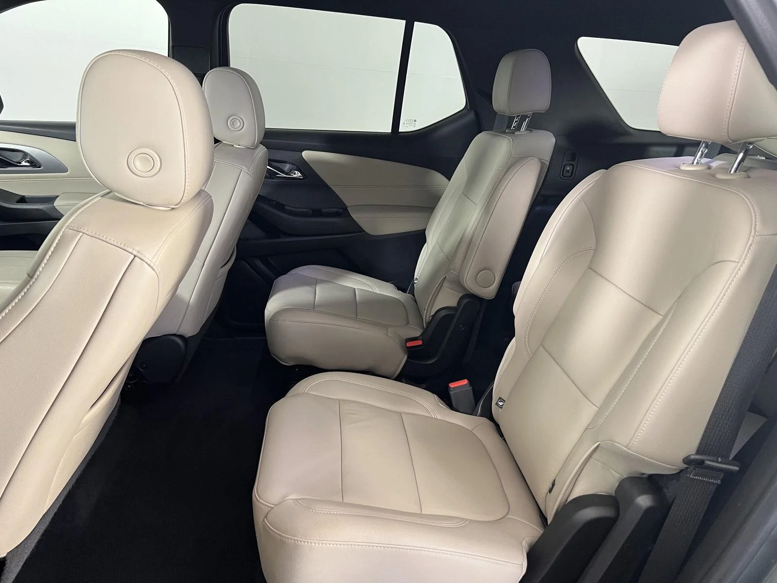 Used 2023 Silver Sage Chevrolet LT Leather image 17