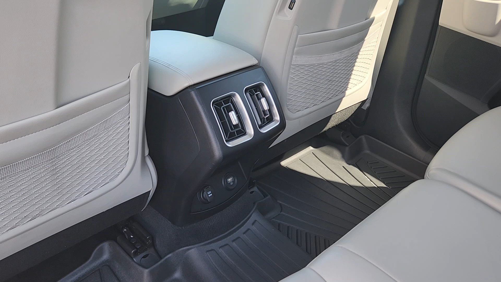2022 Kia Sorento X-Line S - Photo 18