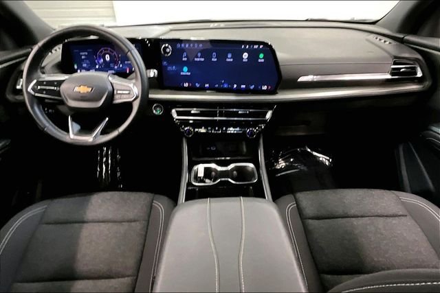 Used 2025 Mosaic Black Metallic Chevrolet LT image 18