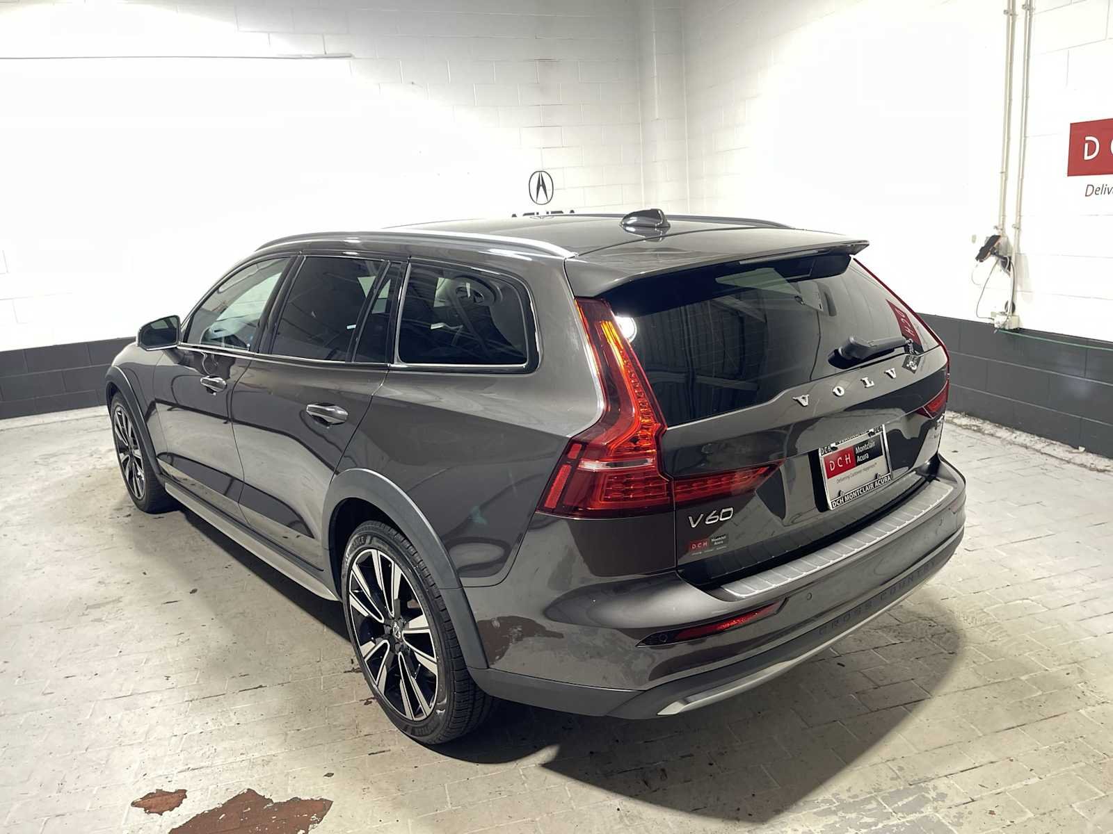 Used 2023 Gray Volvo Ultimate image 4
