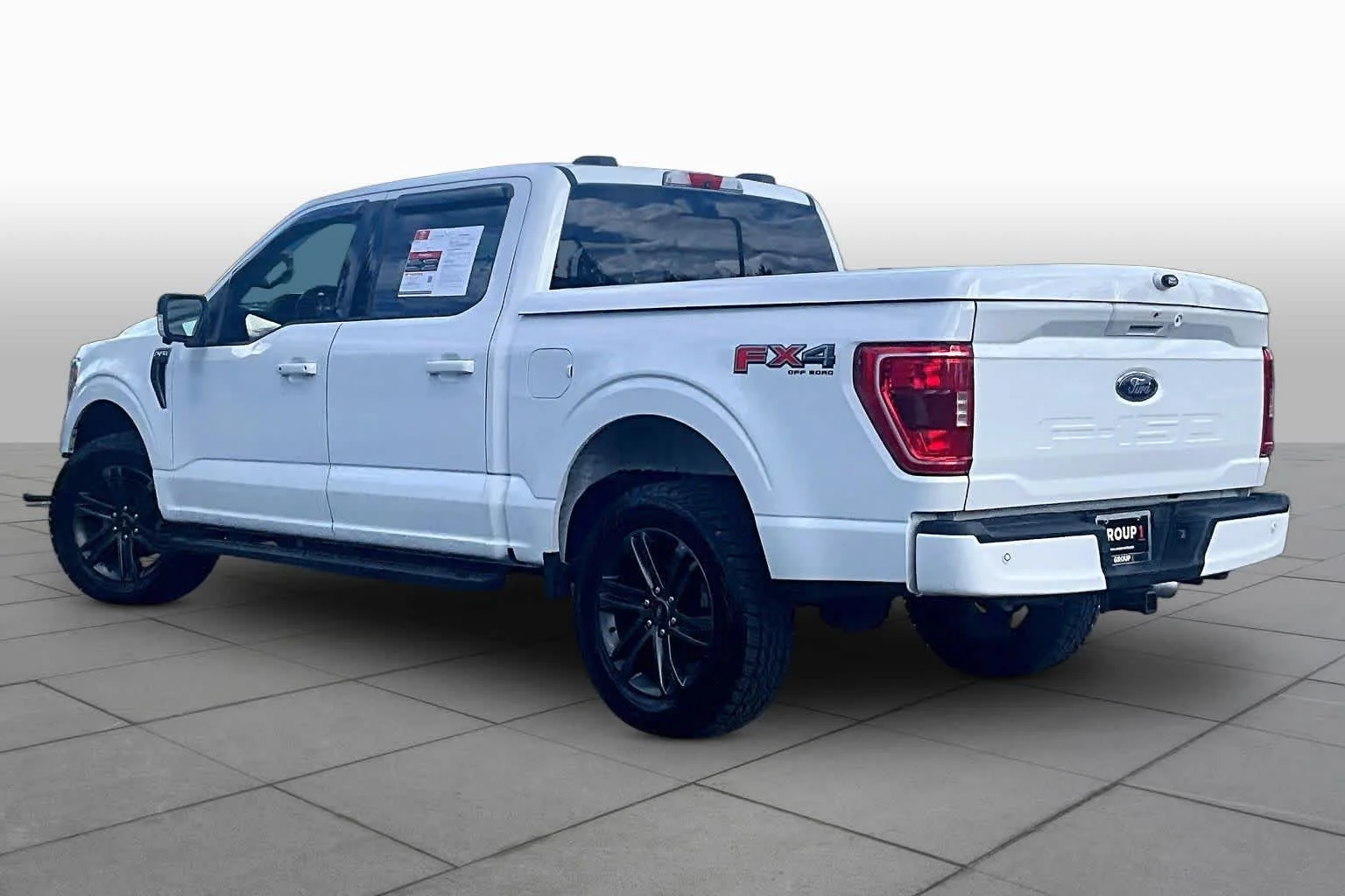 Used 2022 Oxford White Ford XLT image 12