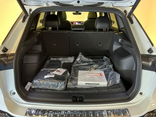 New 2026 White Volkswagen 2.0T SE R-Line Black image 5