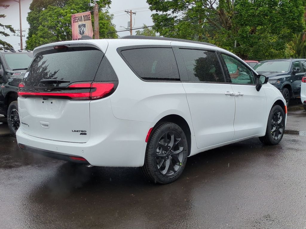 New 2027 Bright White Clear-Coat Exterior Paint Chrysler Limited image 7