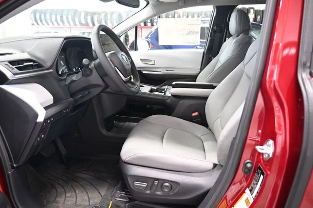 2026 Toyota Sienna XLE - Photo 10