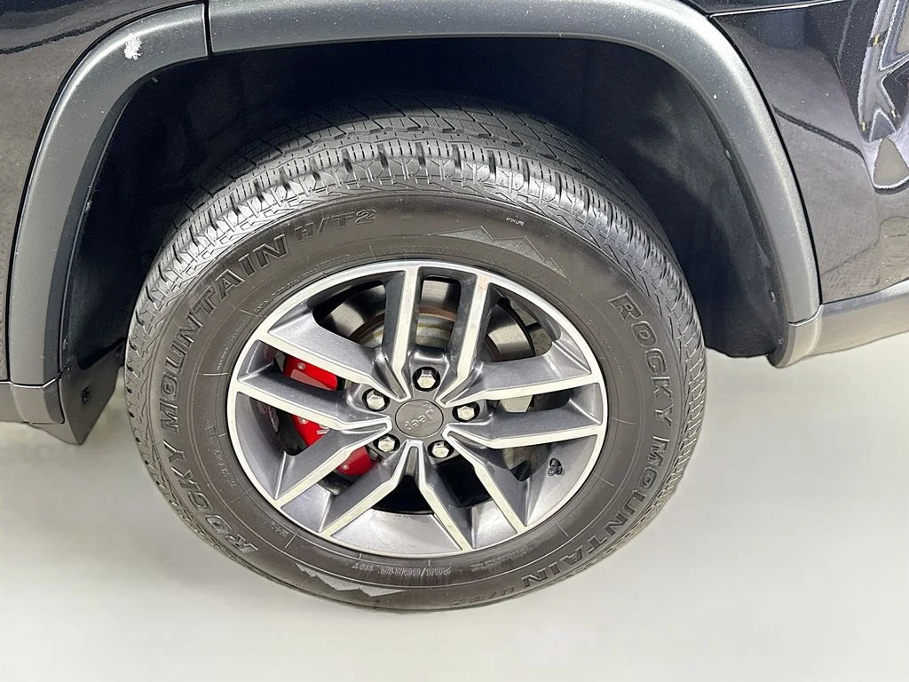 Used 2019 Diamond Black Crystal Pearlcoat Jeep Limited image 31