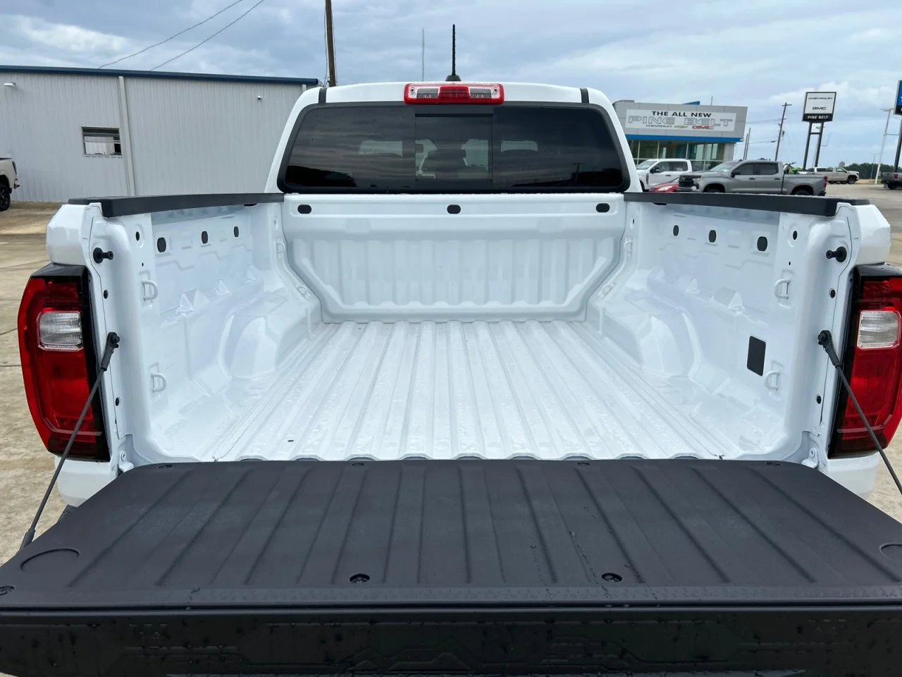 New 2026 Summit White GMC Elevation image 7