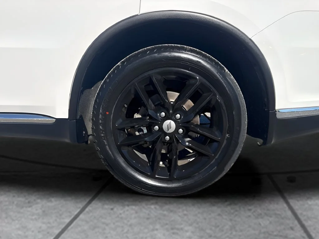 Used 2022 White Dodge SXT image 29