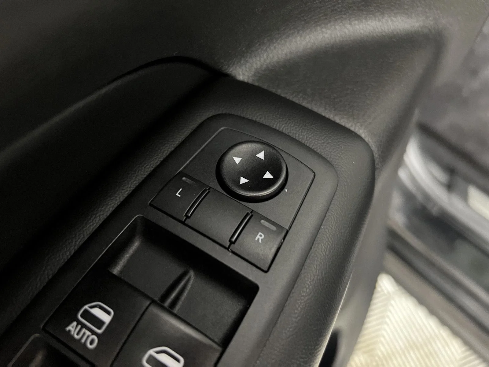 Used 2020 Diamond Black Crystal Pearlcoat Jeep Limited X image 13