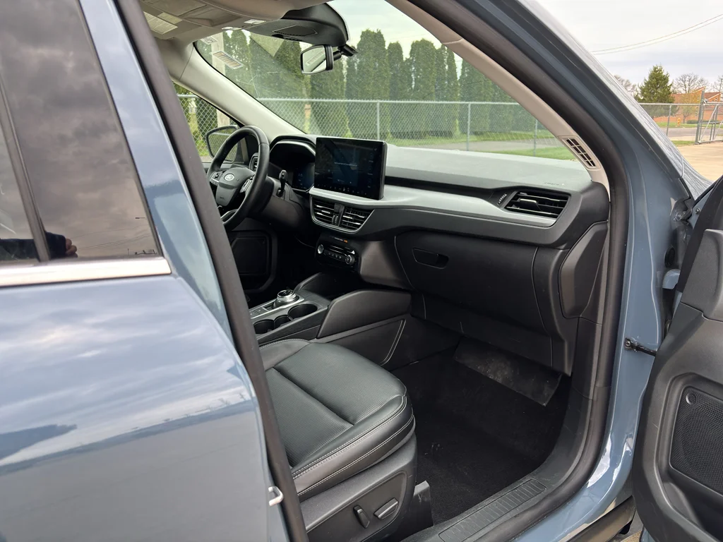 Used 2025 Vapor Blue Metallic Ford Platinum image 13