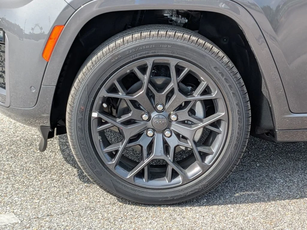 New 2026 Gray Jeep Summit image 12