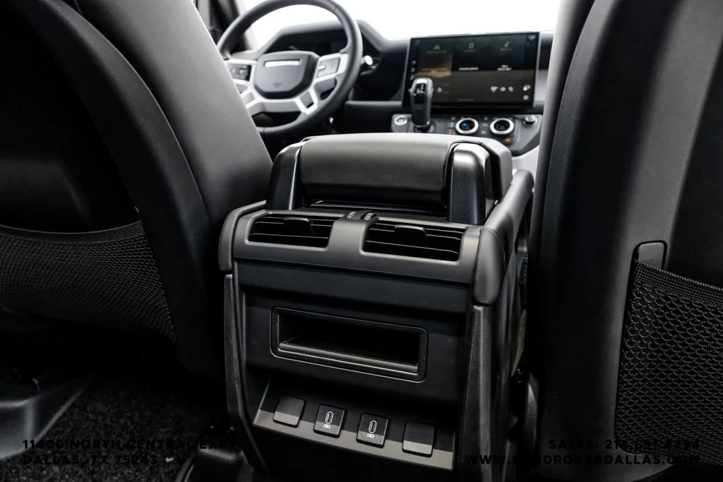New 2026 Borasco Grey Metallic Land Rover X-Dynamic SE image 39