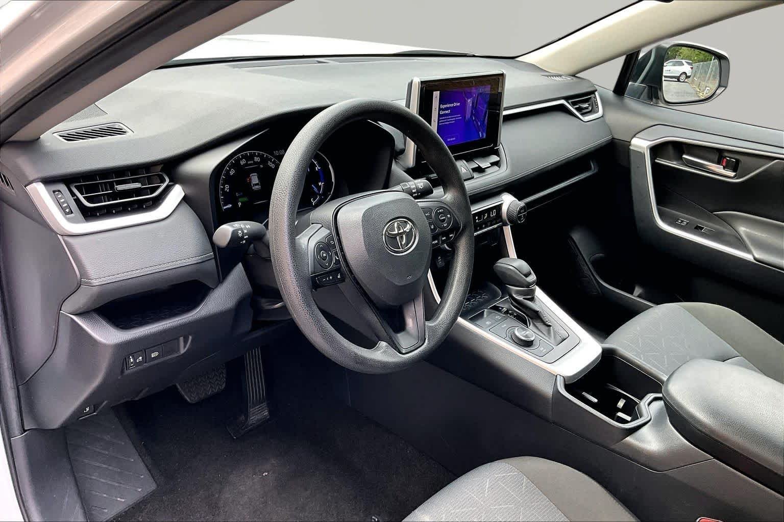 Certified Used 2025 Ice Cap Toyota Hybrid XLE image 18