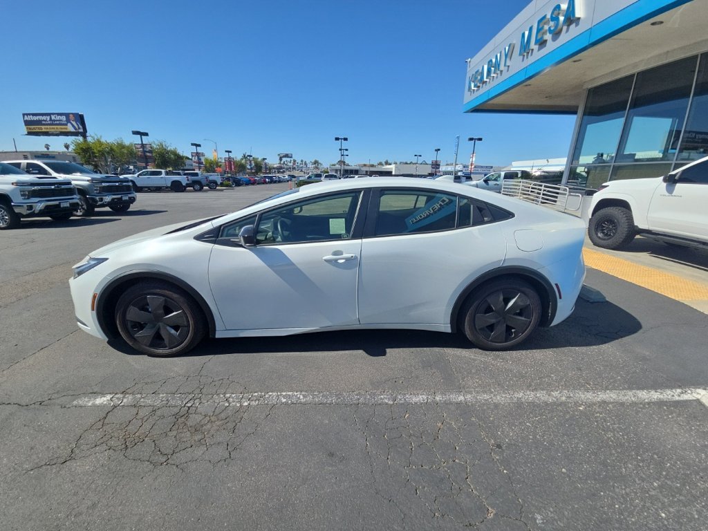 Used 2025 Pearl Toyota SE image 7